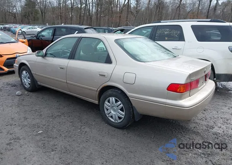 2000 Toyota Camry Le from USA, damaged, VIN 4T1BG22K8YU975005